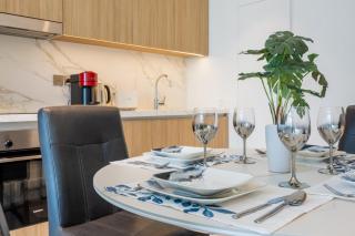 Vacationer Holiday Homes l Luxurious 1 Bed with Private Beach Access - 5