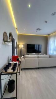 LOUNGE and Suites stay - 0