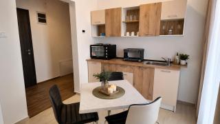 Jafar 10 - Modern 1BR with Balcony & Workspace - 1