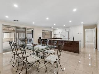 Coastal Breeze - Family Entertainer - Moonta Bay - 0