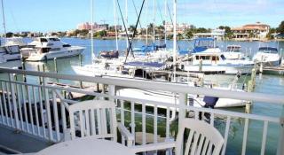 Chart House Suites and Marina - 9