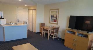Chart House Suites and Marina - 3