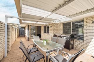 B&J Beach Bungalow - pet-friendly 180m to dog beach - 1