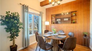 Bright Family Home - 10 mins to Airport & Downtown - 6