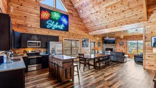 Skyburst- Mountain cabin w fireworks view! Indoor Heated Pool & Hot Tub - 2