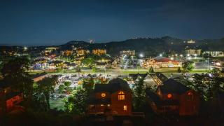 Skyburst- Mountain cabin w fireworks view! Indoor Heated Pool & Hot Tub - 3