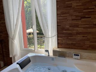 Suite d'amour et détente jacuzzi, sauna et massage - 2
