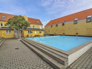Apartment Sylviane - 500m from the sea by Interhome - 9