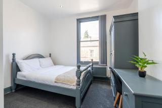 4 ensuite bedroom home in Broomhill with parking - 7
