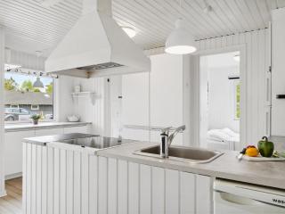 Holiday Home Kalevi - 900m from the sea by Interhome - 3