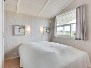 Holiday Home Tjakko - 900m from the sea by Interhome - 1