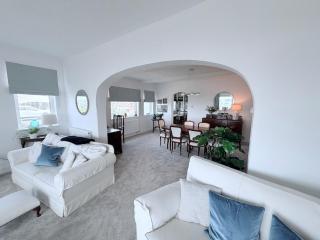 Seafront Escape with Amazing Sea Views and parking - 5
