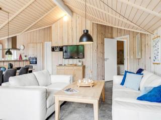 Holiday Home Svenny - 800m from the sea by Interhome - 3