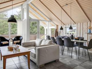 Holiday Home Svenny - 800m from the sea by Interhome - 4