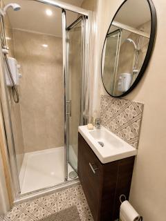 Studio 2 Main St Carrick - Room Only - 1