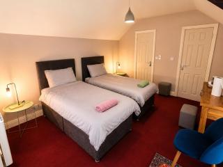 Studio 2 Main St Carrick - Room Only - 3