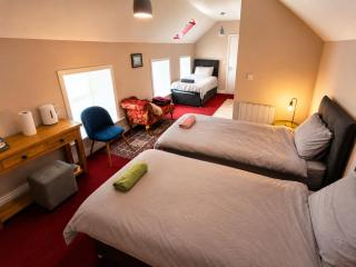 Studio 2 Main St Carrick - Room Only - 4