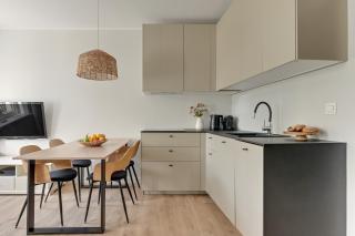 Dworska Suite - Close to the Beach & Regan Park by Downtown Apartments - 6