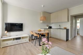 Dworska Suite - Close to the Beach & Regan Park by Downtown Apartments - 8