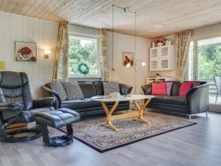 Holiday Home Reidar - 1km from the sea by Interhome - 1