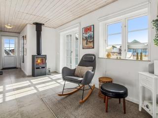 Holiday Home Mikka - 450m from the sea by Interhome - 4