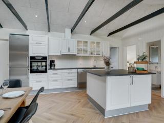 Holiday Home Ellenora - 1km from the sea by Interhome - 2