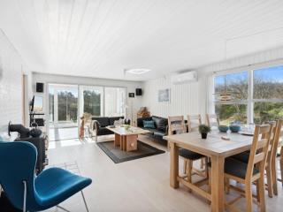 Holiday Home Sigfride - 500m from the sea by Interhome - 4
