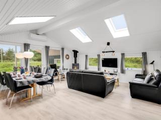 Holiday Home Kari - 900m from the sea by Interhome - 5