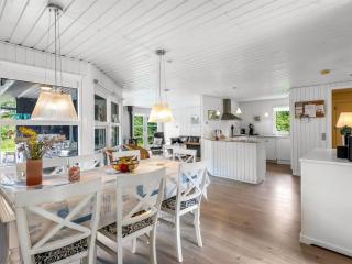 Holiday Home Swaantje - 400m from the sea by Interhome - 5