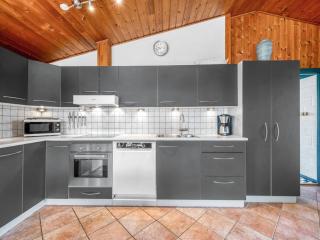 Holiday Home Askatla - 800m from the sea by Interhome - 5