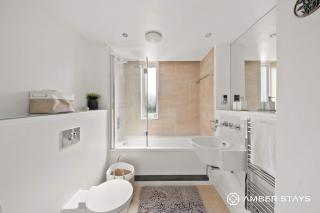 Cosy 2 Bed Apartment in Tunbridge Wells by Amber Stays - Perfect for Long Stays & FREE Parking - 4