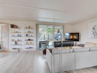 Holiday Home Ursel - 800m from the sea by Interhome - 5