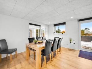 Holiday Home Sissan - 900m from the sea by Interhome - 2