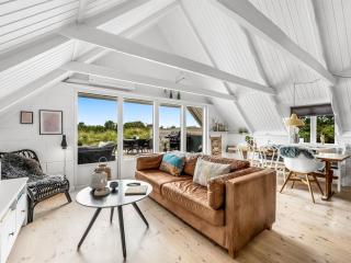 Holiday Home Hen - 400m from the sea by Interhome - 5