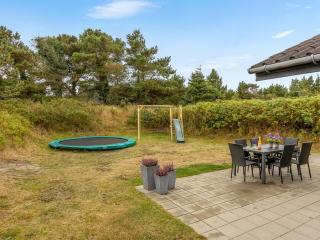 Holiday Home Gillis - 900m from the sea by Interhome - 9