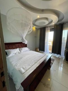 Room 1 minute walk to Victoria Mall Entebbe - 7