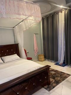 Room 1 minute walk to Victoria Mall Entebbe - 3