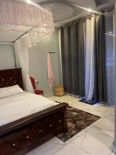 Room 1 minute walk to Victoria Mall Entebbe - 1