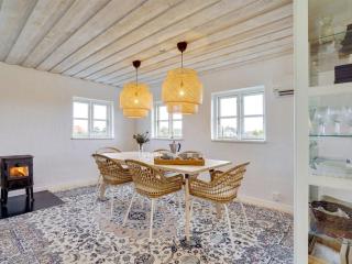Holiday Home Meindor - 350m from the sea by Interhome - 2