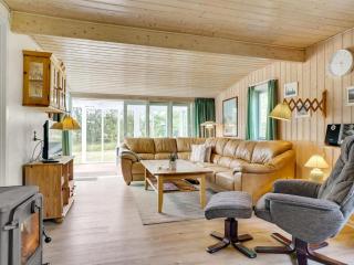 Holiday Home Hughlek - 900m from the sea by Interhome - 7