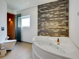 Holiday Home Øthbiorn - 1-1km from the sea by Interhome - 2