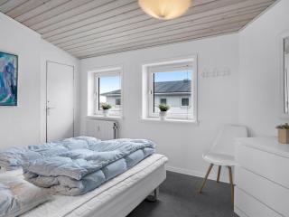 Apartment Radica - 50m from the sea by Interhome - 3
