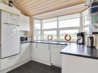 Holiday Home Anett - 400m from the sea by Interhome - 6