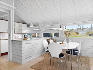 Holiday Home Allida - 800m from the sea by Interhome - 4