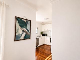 Charming Queenslander 3 bed 1 bath in West End - 6
