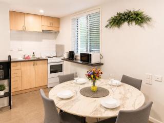 1Bed 1Bath Ground floor West End - 5