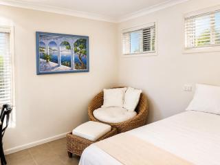 1Bed 1Bath Ground floor West End - 3