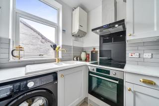 2 Bed Flat - Sleeps 4 - Wifi - 4