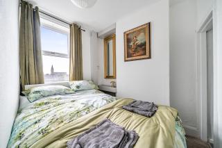 2 Bed Flat - Sleeps 4 - Wifi - 1