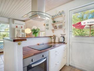 Holiday Home Eweline - 75m from the sea by Interhome - 2